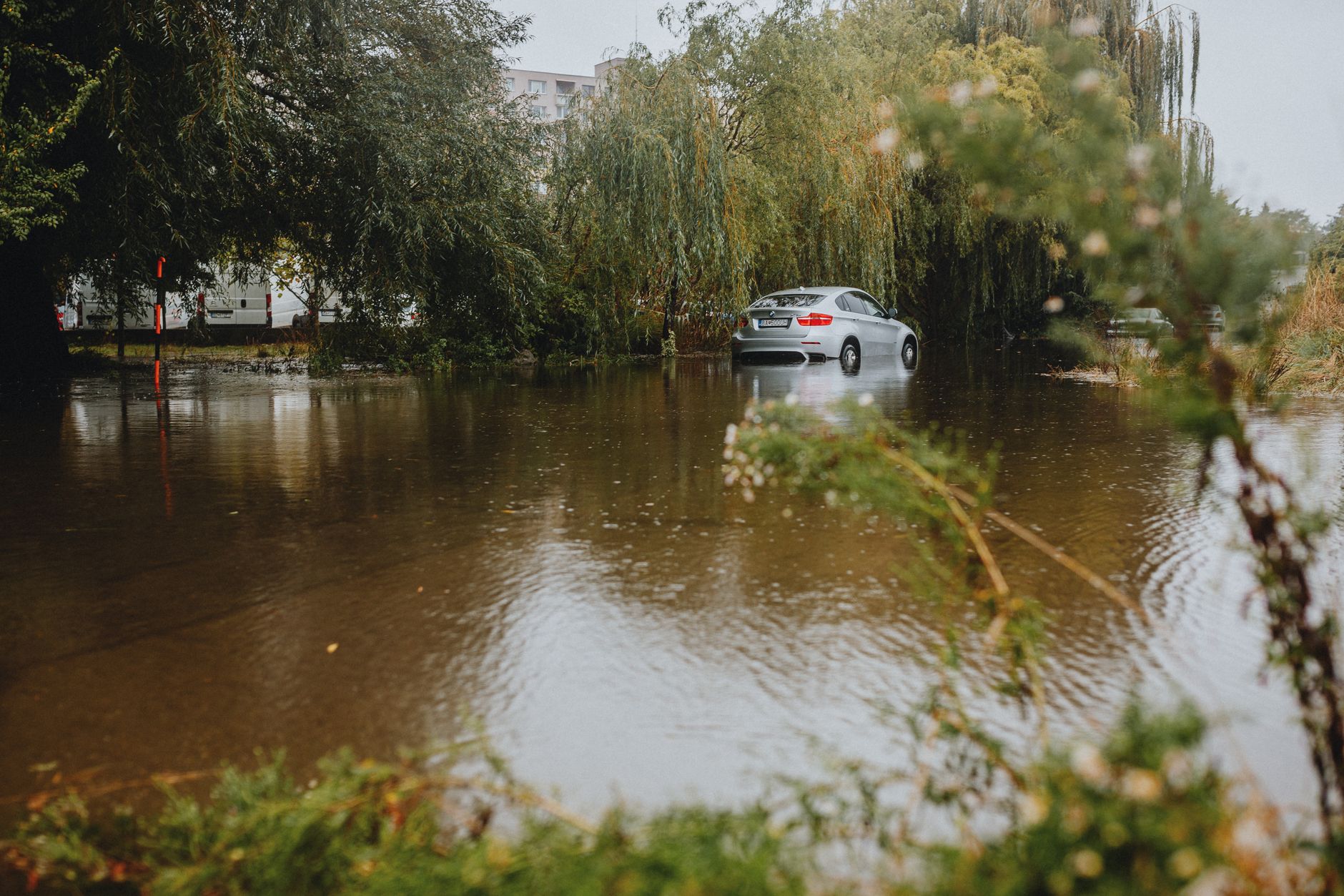 Niemal 1,5 tysiąca interwencji strażaków. Potężne burze pustoszą Polskę