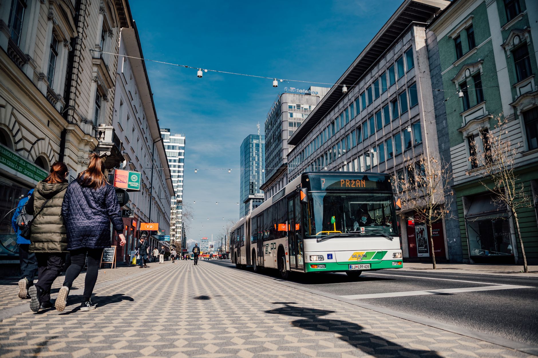 Miasta stawiają na elektryczne autobusy. Nowe przepisy zmuszają samorządy do zmian w transporcie
