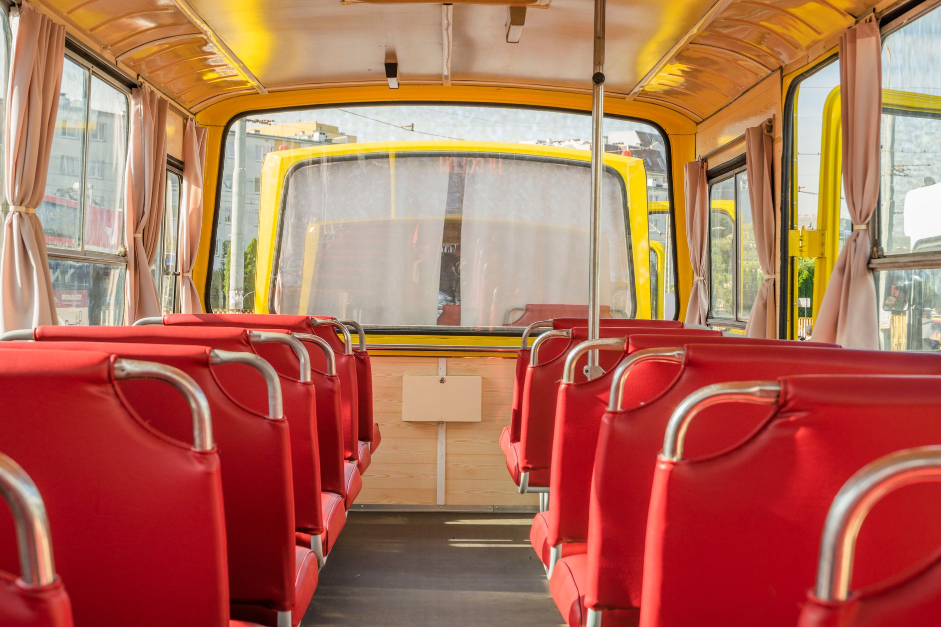 Czerwone tramwaje przejdą do historii. Na śląskich torach wkrótce pojawią się żółte składy